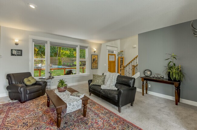 MAIN HOUSE - LIVING ROOM - 421 5th Ave