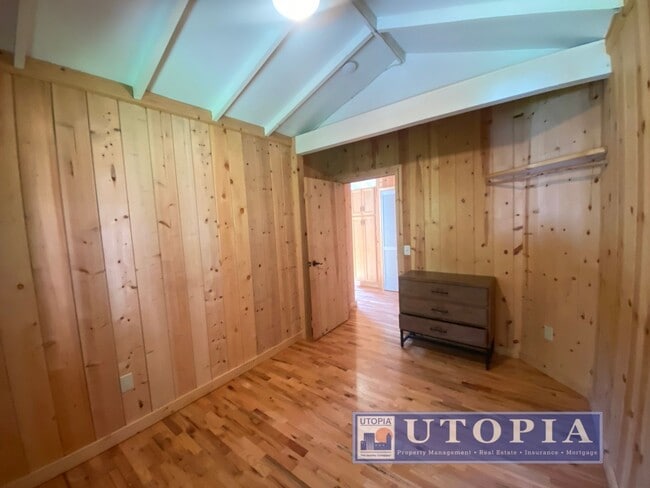 Building Photo - Gorgeous 4-bedroom, 2-bathroom Forest Lake Home with Deck, Office & Scenic Redwood Views