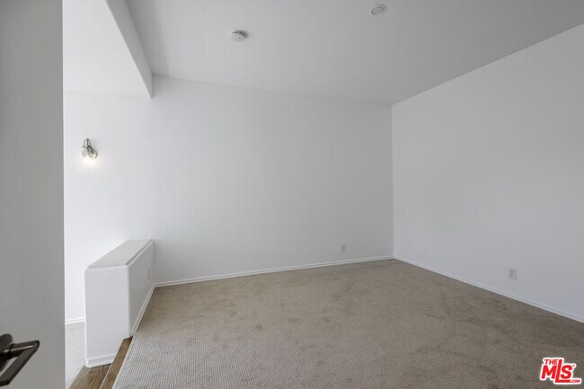 Building Photo - 15425 Antioch St