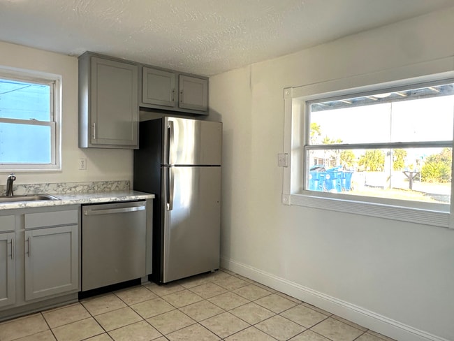 Building Photo - Walk to the beach!