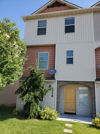 Building Photo - ? Stunning 3 Bedroom, 2.5 Bath Townhome in...
