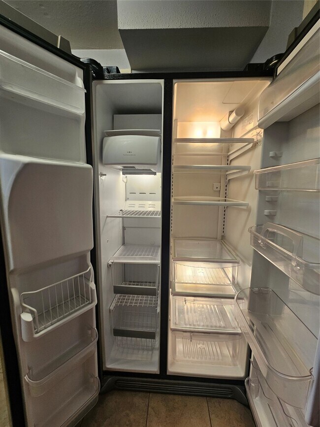 Building Photo - 11710 Southlake Dr