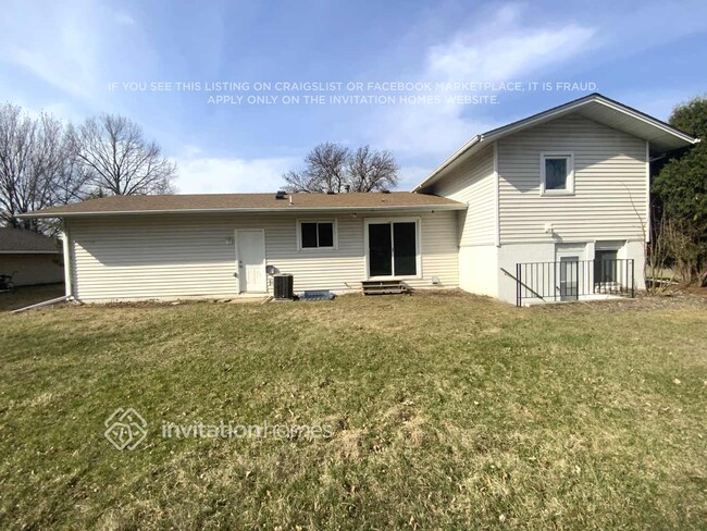 Building Photo - 7944 Idaho Cir N