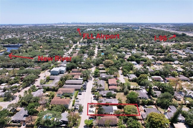 Building Photo - 907 SW 15th Ter