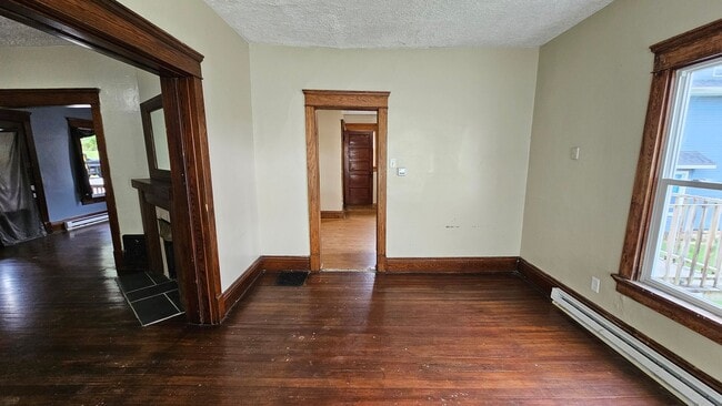 Building Photo - 3 bedroom 1 bath single family home in Man...