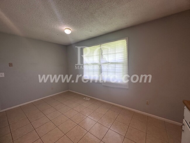 Building Photo - 917 Timberline-