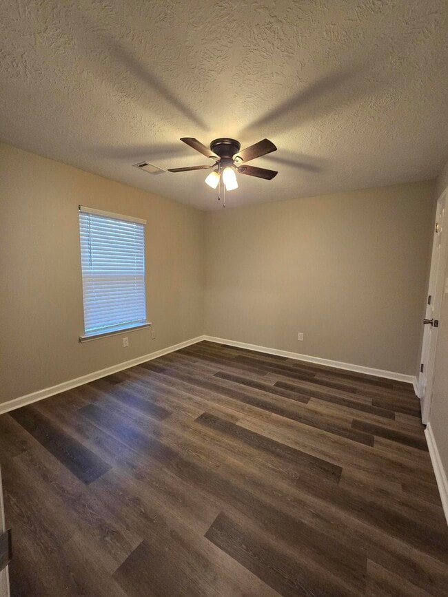 Building Photo - 528 Edgecliff Ln