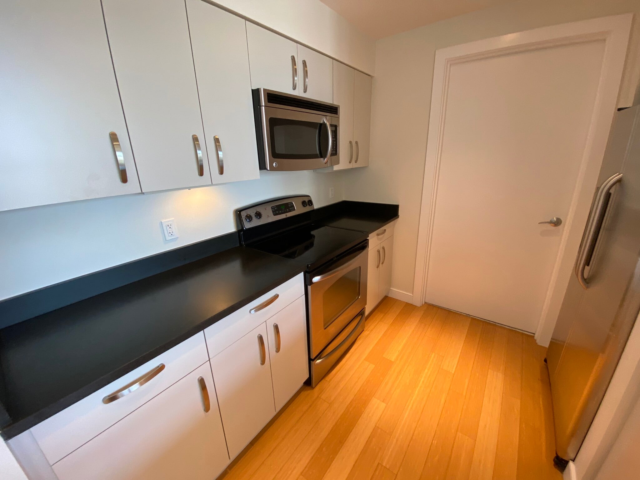 Building Photo - 591 Albany St