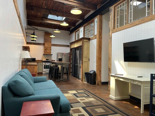 Building Photo - 1/2 off 1 month-Charming Industrial 4 Bedroom/4 Bathroom Apartment in Pigtown, MD!