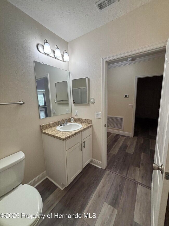 Building Photo - 1159 MacFarlane Ave