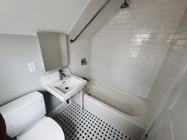 Building Photo - Studio Apartment on Linden Lane – Walk to Downtown Princeton