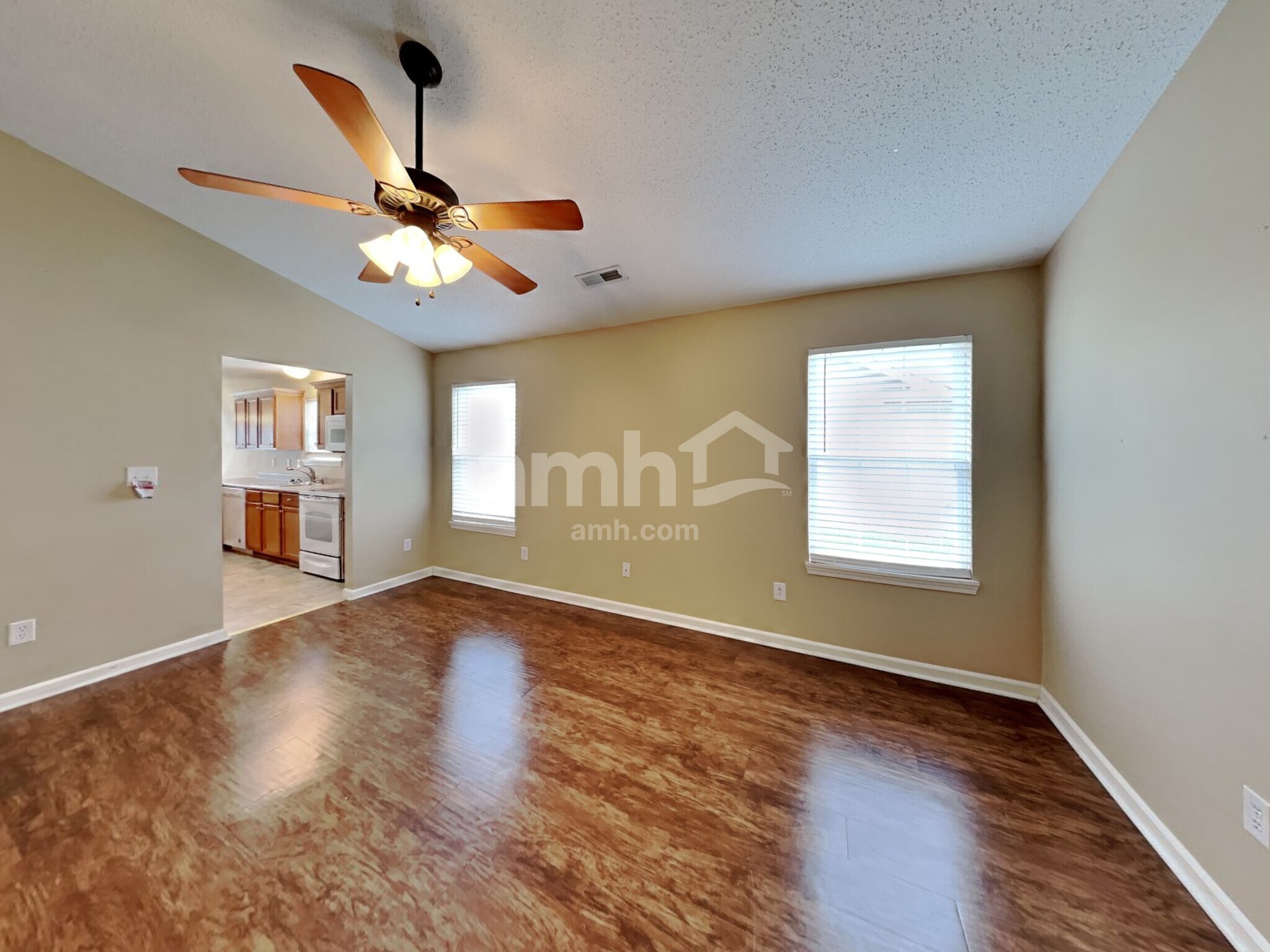 Building Photo - 9724 Thomas Ln