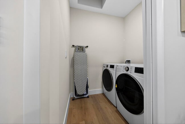 Building Photo - 1121 NE 17th Ave