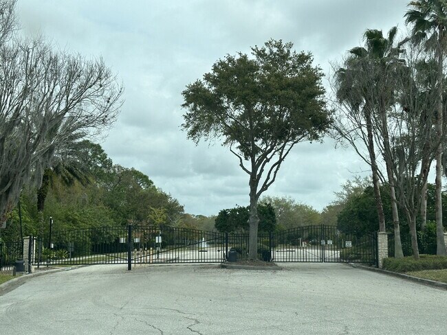 Building Photo - "Spacious 3-Bed Townhouse with 2.5 Baths in Beautiful Bradenton!"