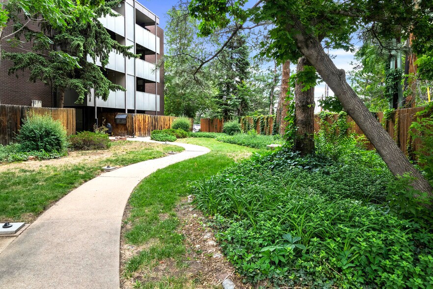 Building Photo - 2227 Canyon Blvd