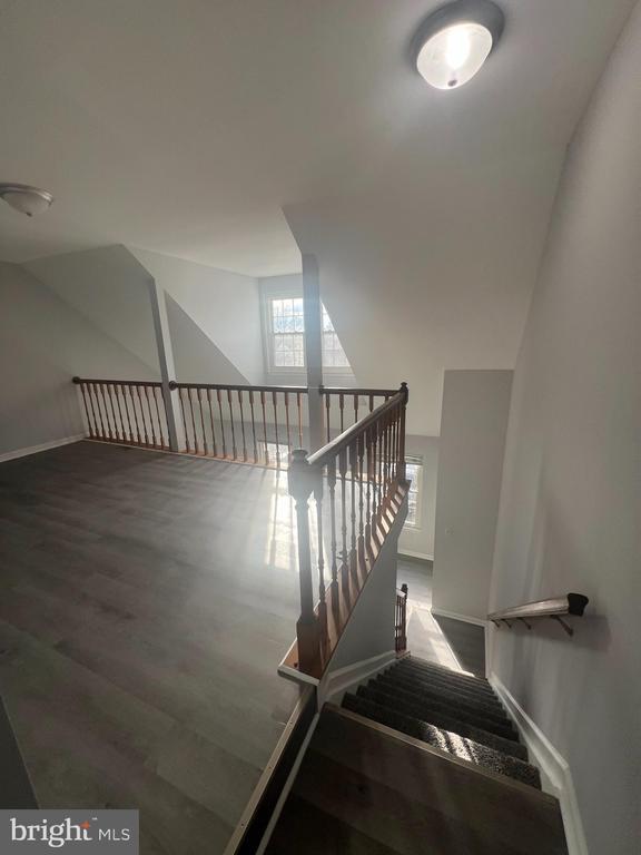 Building Photo - 3325 Midland Ct