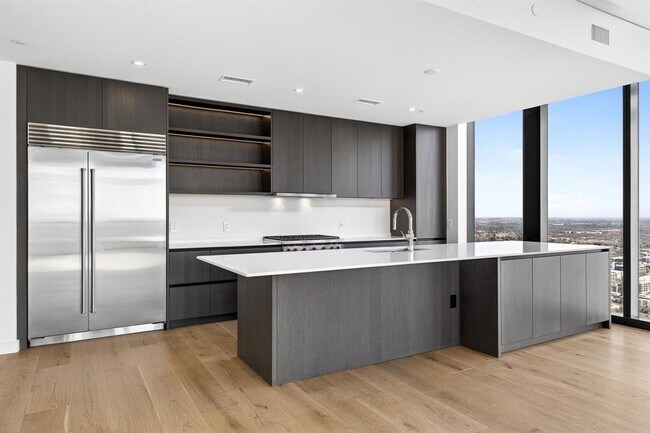 Building Photo - 610 Davis St