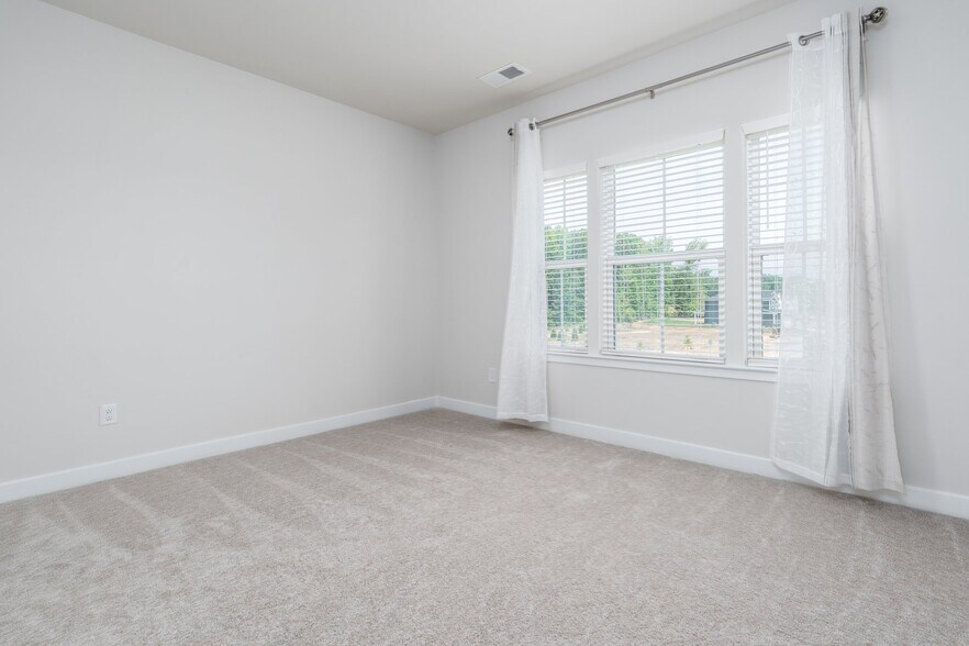 Building Photo - 12833 Red Clover Wy