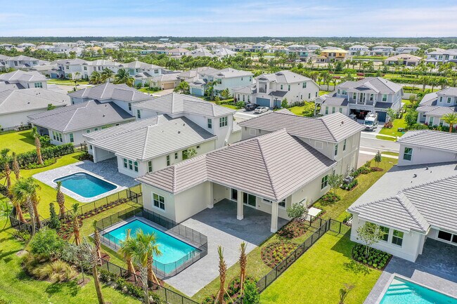 Building Photo - 9341 Crestview Cir