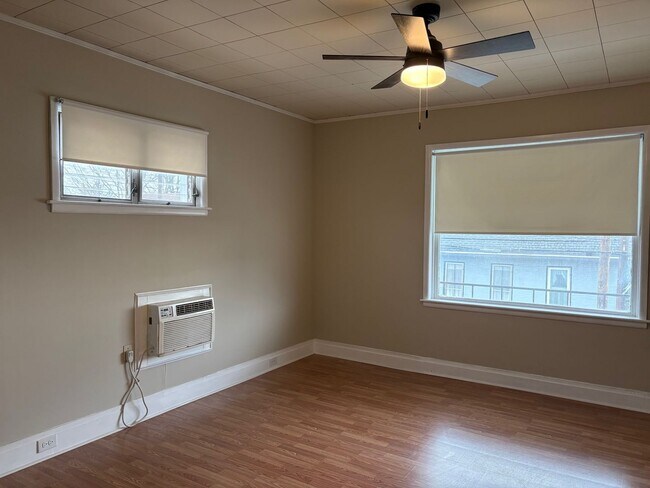 Building Photo - 23 N Grant St