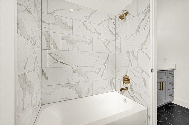 Building Photo - 409 Alvia Run Ln