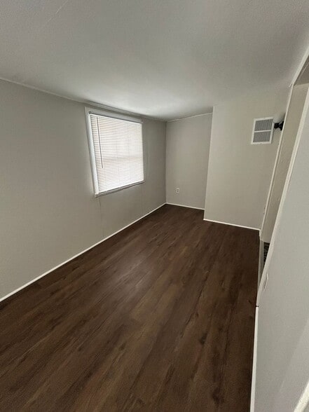 Building Photo - 910-914 N 11th Street