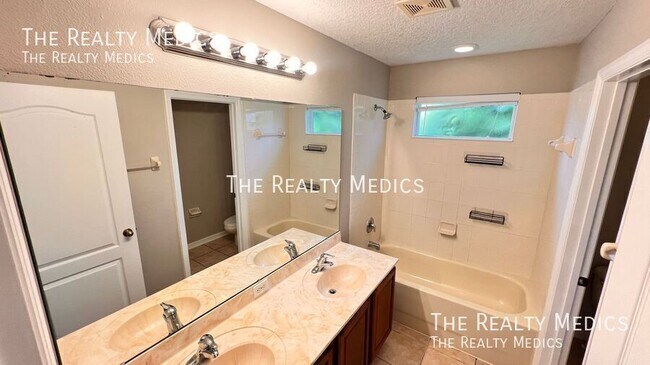 Building Photo - 12811 Moss Park Ridge Dr