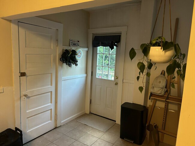 Building Photo - 23 Montfern Ave