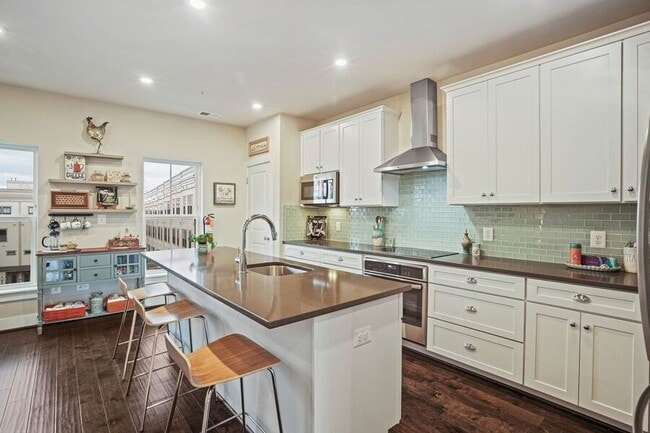 Building Photo - 820 Fern Pl NW