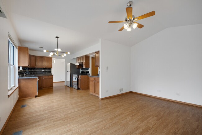 Building Photo - 1127 Ashbrook Dr