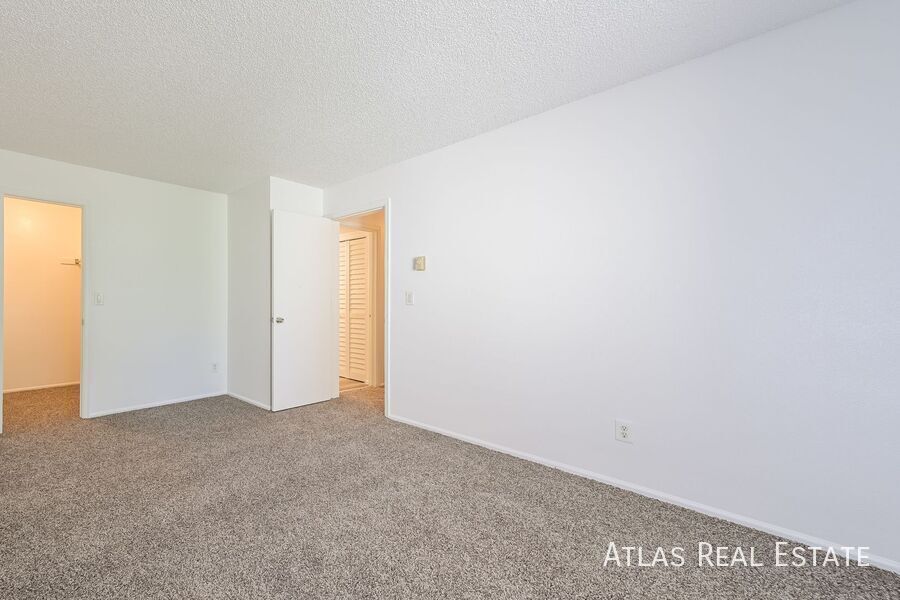 Building Photo - 14701 E Tennessee Dr