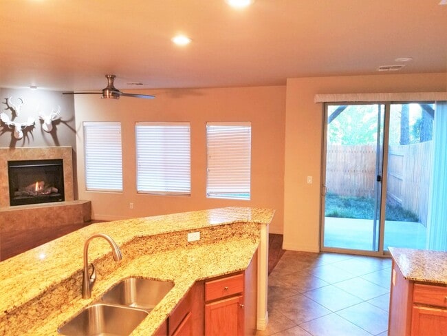 Building Photo - Beautiful, Pet Friendly, Multi-level, 2110 sqft, Luxury Townhouse w/A/C! 3 Bed, 2.5 Bath, + Loft ...