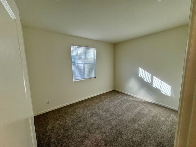 Building Photo - Brand New 4 bedroom Moreno Valley home wit...