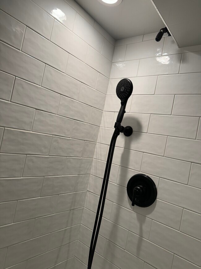 Building Photo - 1612 N Star Ave