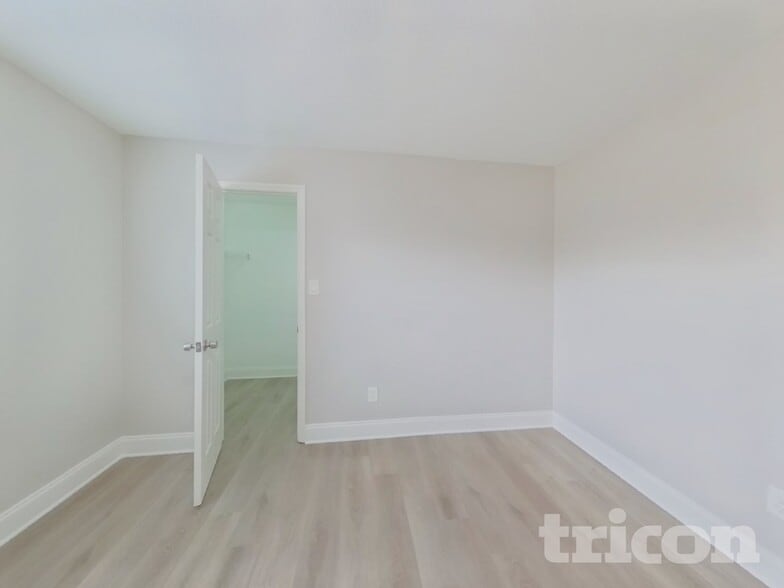 Building Photo - 5801 Leaf Ct