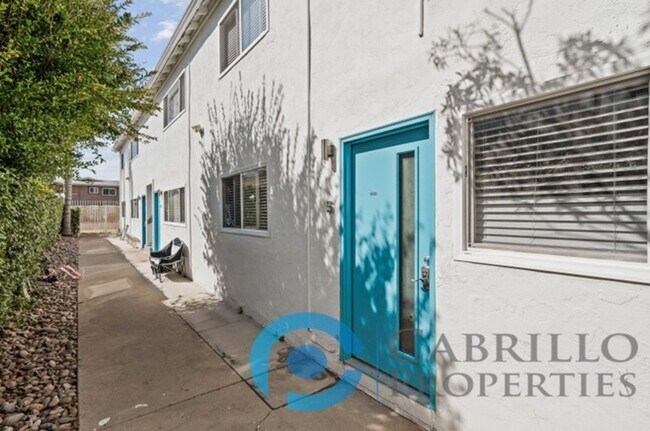 Building Photo - 4121 1/2 Kansas Street