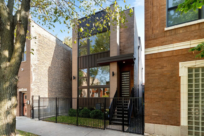 Building Photo - 1307 N Bell Ave