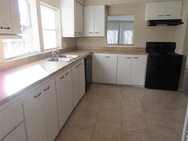 Building Photo - 12806 Flaxseed Way