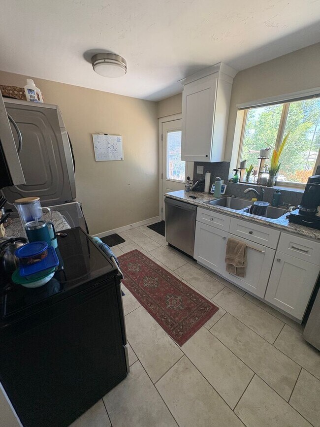 Building Photo - Updated 2BD Duplex | Edgewater Location
