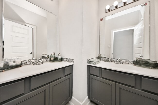 Building Photo - 7030 House Wren Ct