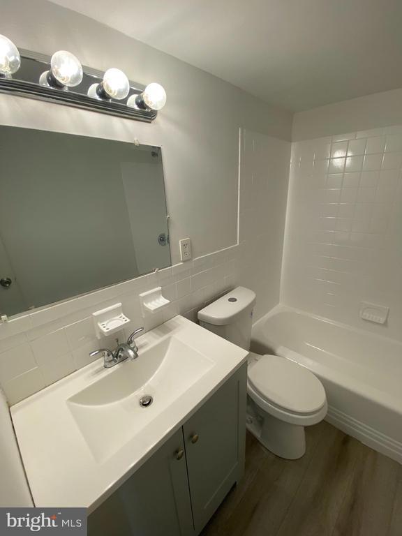 Building Photo - 5438 85th Ave