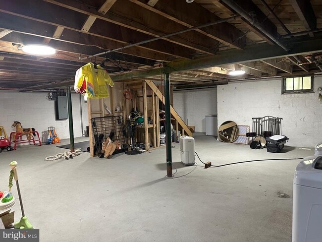 Building Photo - 113 Deerwood Dr