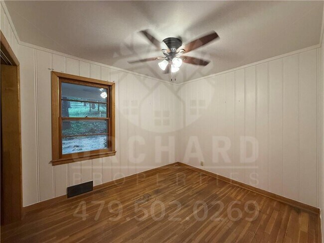 Building Photo - 1549 W Markham Rd