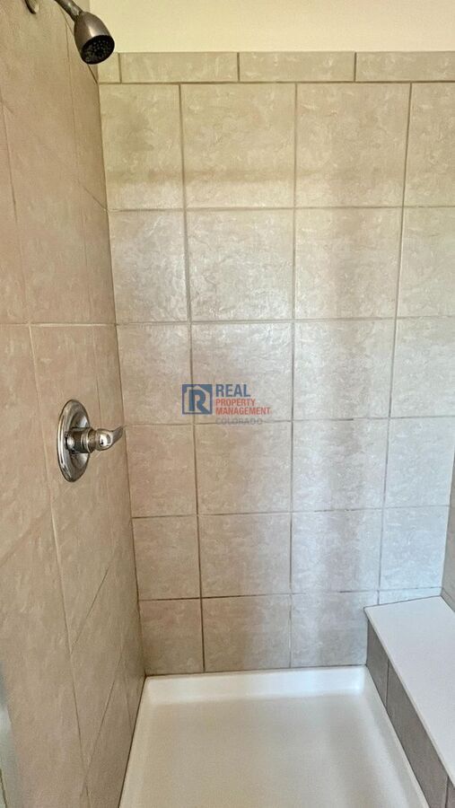 Building Photo - 9565 Elmhurst Ln