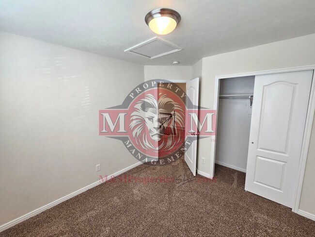 Building Photo - Great 5 Bed 2.5 Bath Home Newly Remodeled