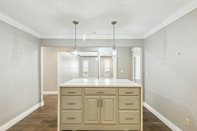 Building Photo - 1510 Glenbrook Dr