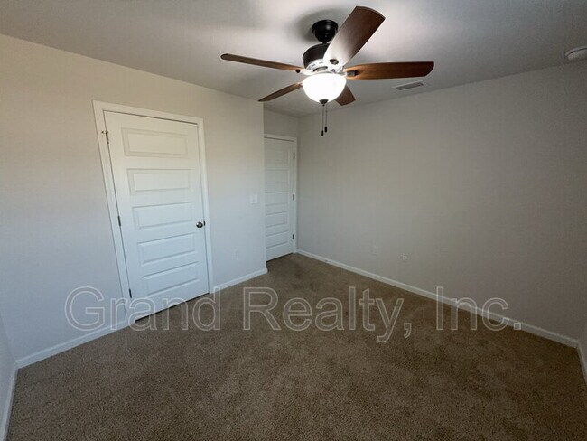 Building Photo - 5520 Lancelot Trl