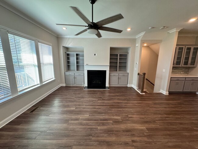 Building Photo - Affluent 3 Bedroom 3.5 Bath Townhome in th...