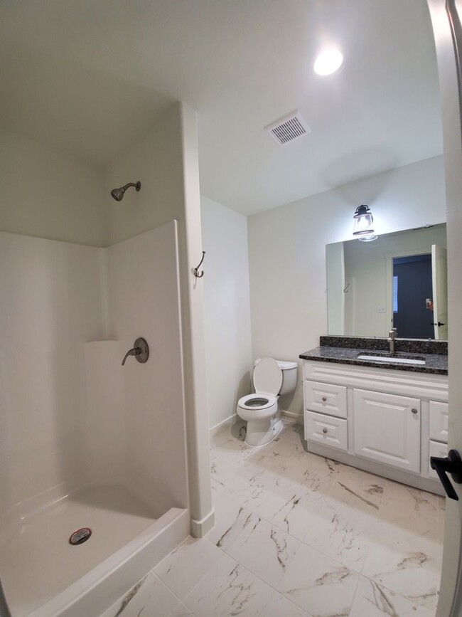 Building Photo - 1125 W Ivy Ave