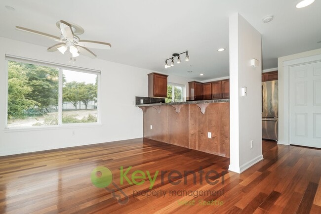 Building Photo - Stunning 3 Bed, 3.5 Bath Seattle Home with...